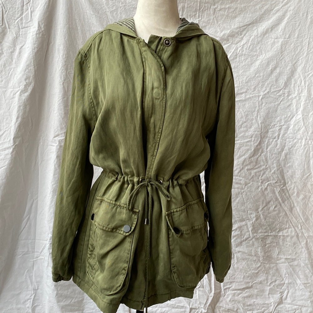 Sanctuary three-quarter length, hooded spring jacket with zip and snap closure.